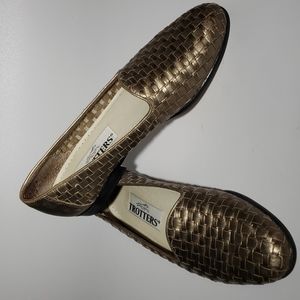 Trotters,bronze Leather Loafers Womens Size 7.